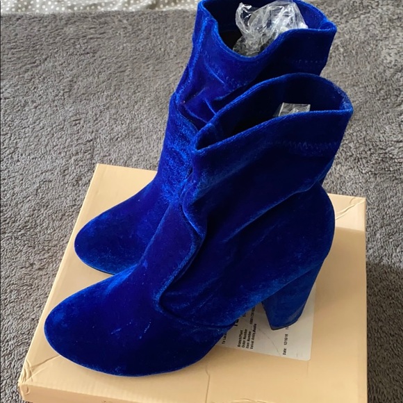 royal blue velvet boots